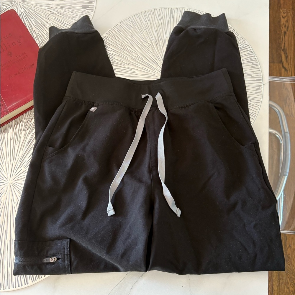 Like New Figs Scrub Pants